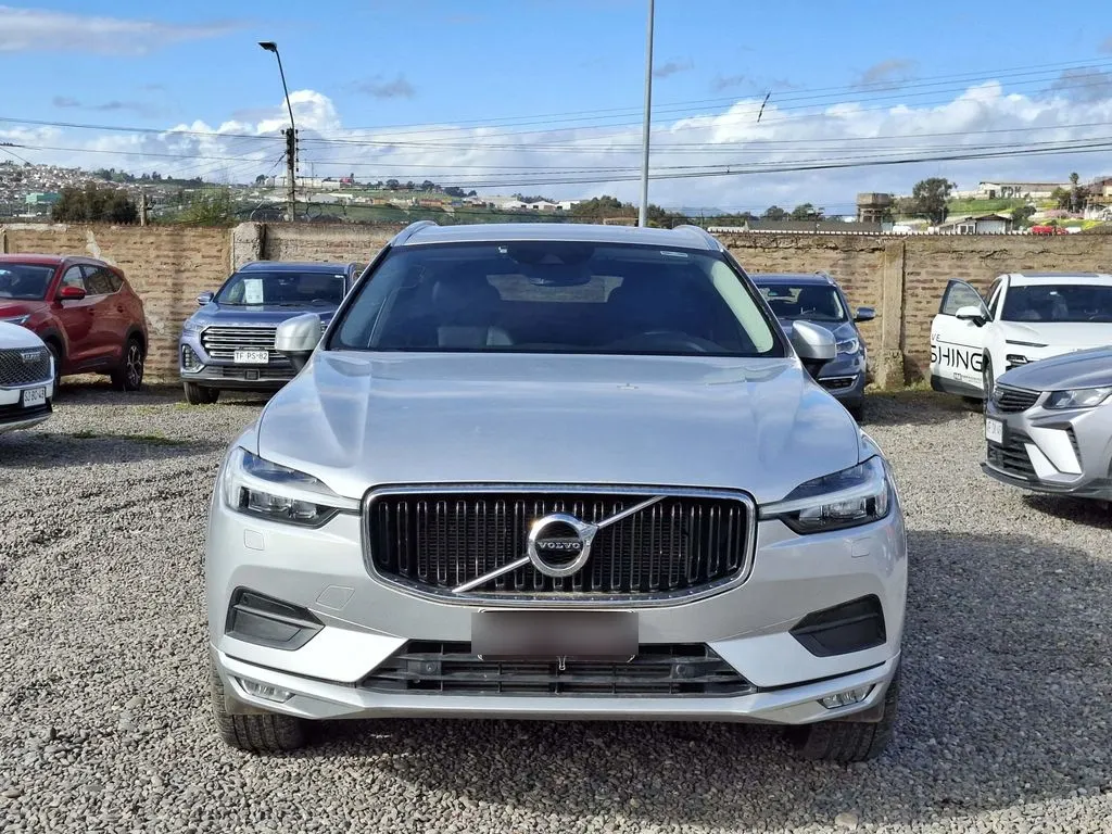 Volvo Xc60 2.0 T5 Momentum 4x4 At 5p año 2021