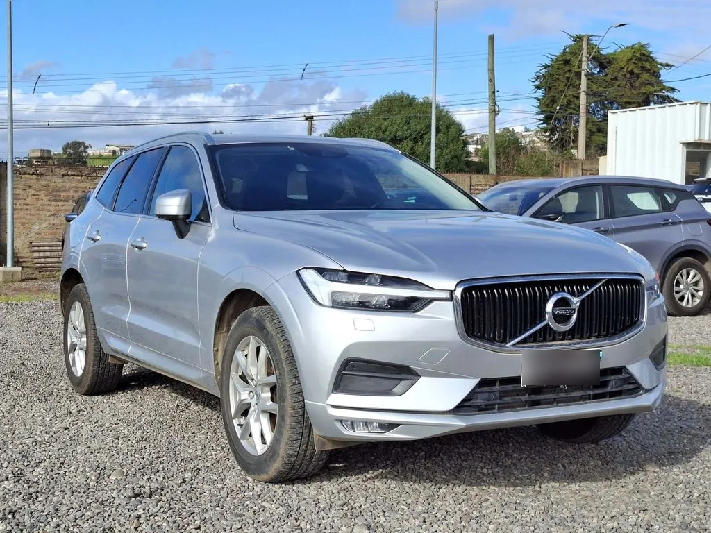 Volvo Xc60 2.0 T5 Momentum 4x4 At 5p año 2021