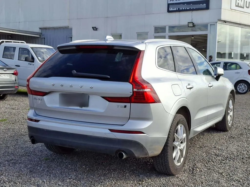 Volvo Xc60 2.0 T5 Momentum 4x4 At 5p año 2021