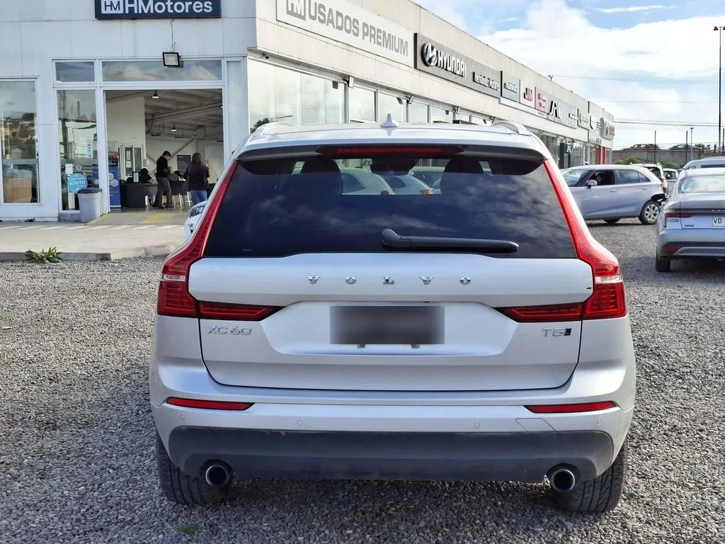 Volvo Xc60 2.0 T5 Momentum 4x4 At 5p año 2021
