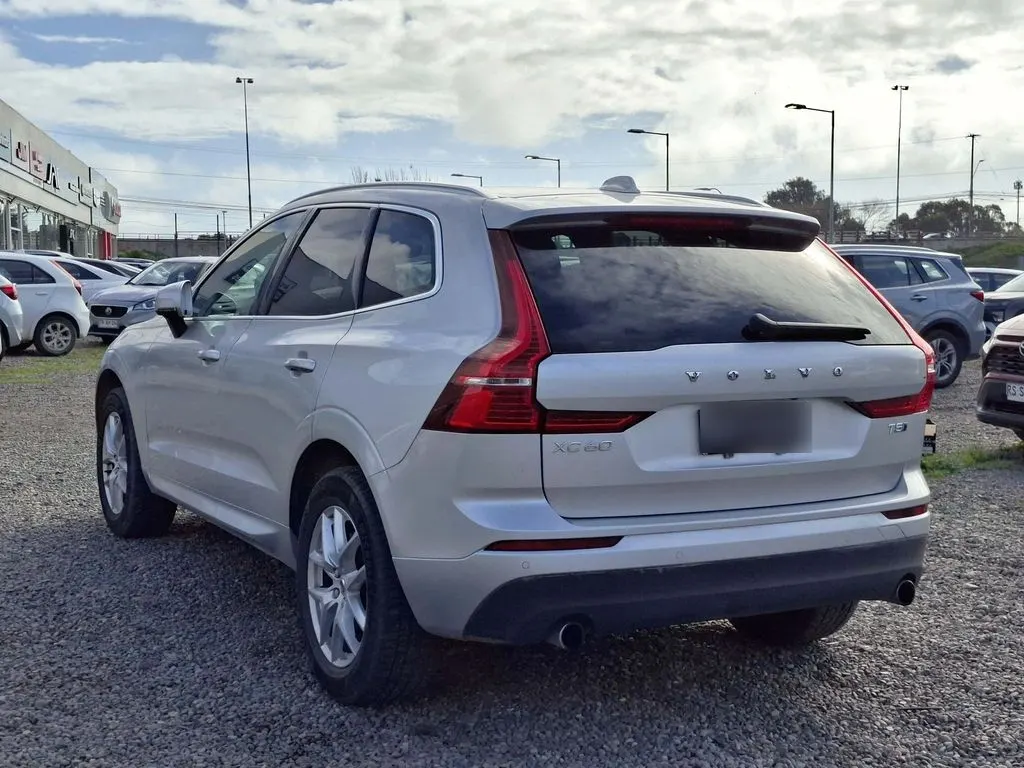 Volvo Xc60 2.0 T5 Momentum 4x4 At 5p año 2021