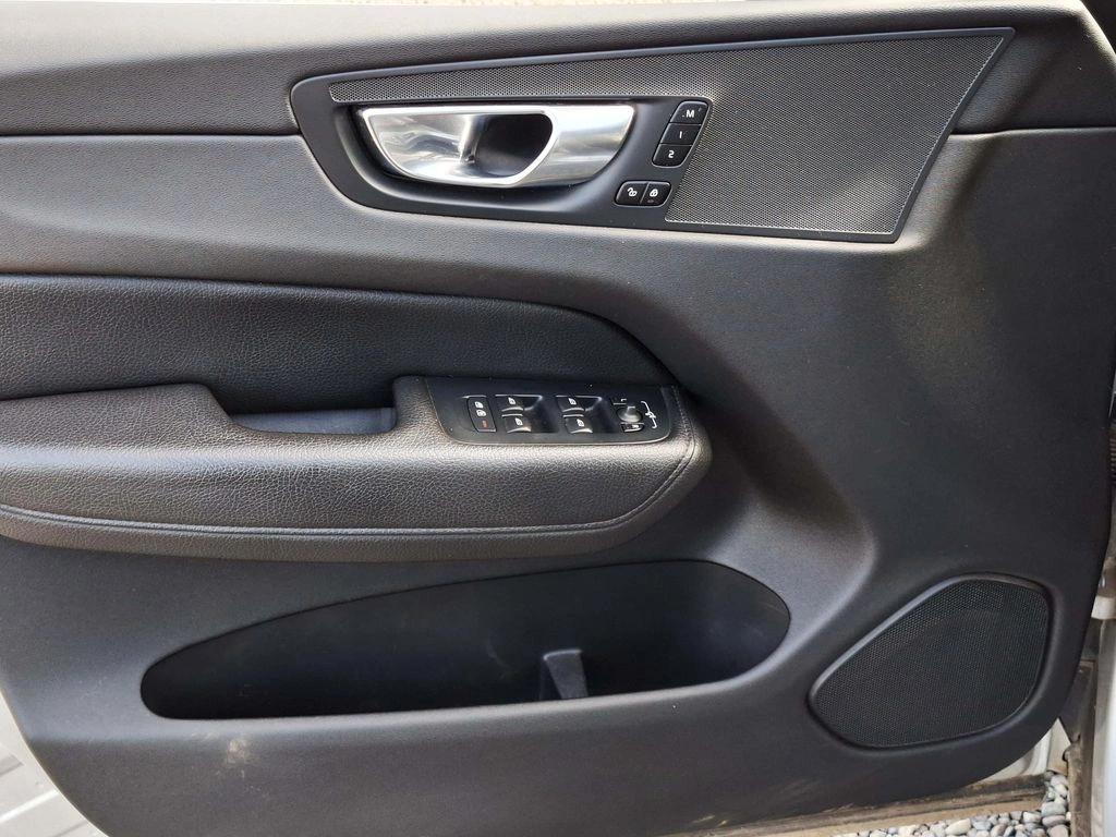 Volvo Xc60 2.0 T5 Momentum 4x4 At 5p año 2021