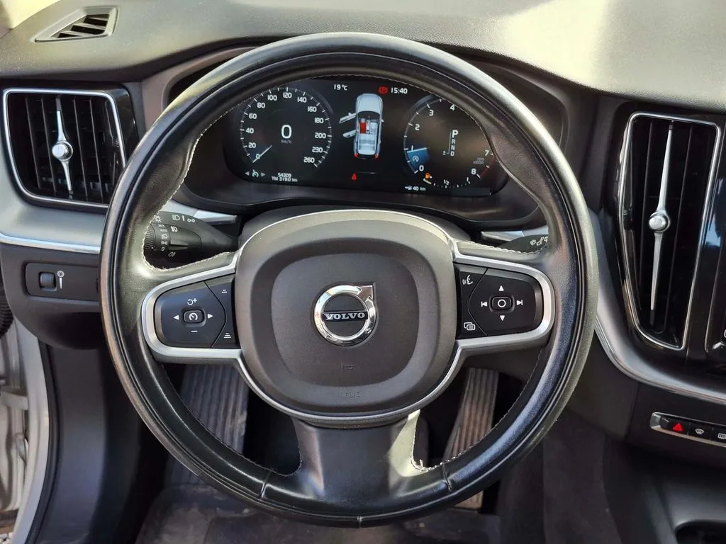 Volvo Xc60 2.0 T5 Momentum 4x4 At 5p año 2021