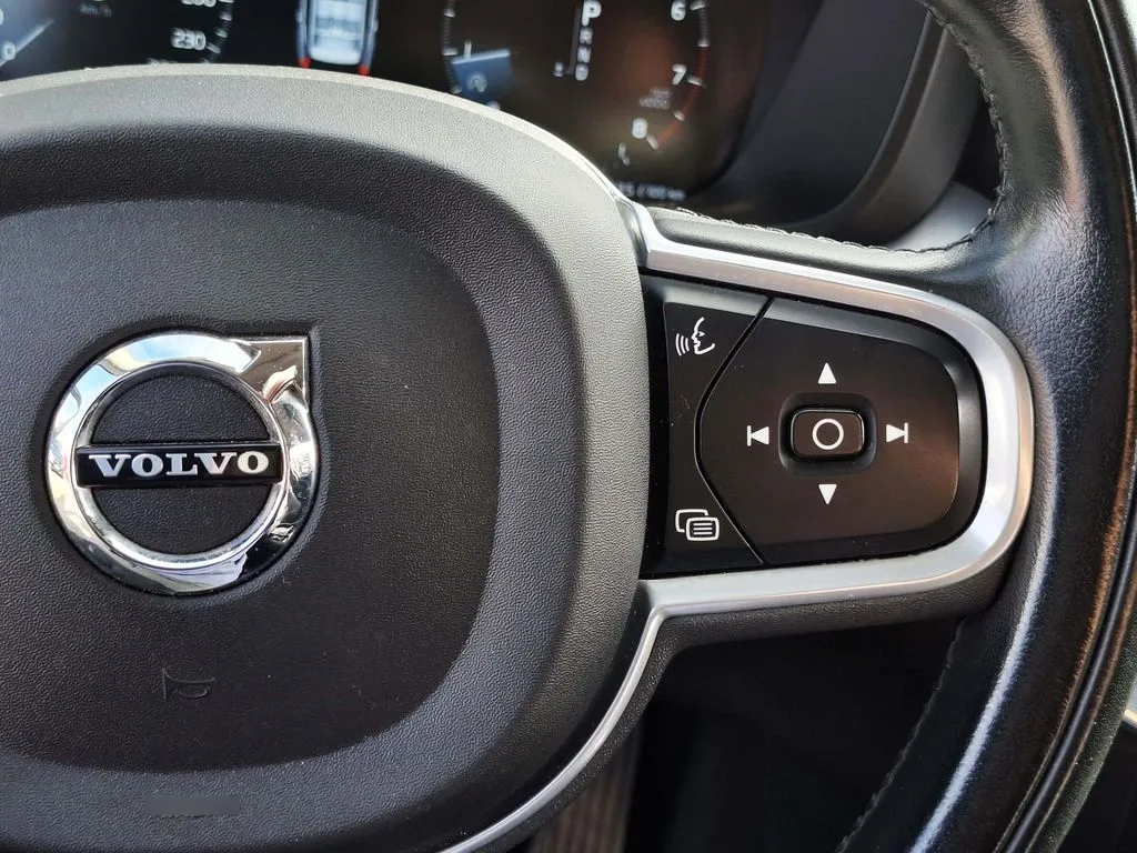 Volvo Xc60 2.0 T5 Momentum 4x4 At 5p año 2021