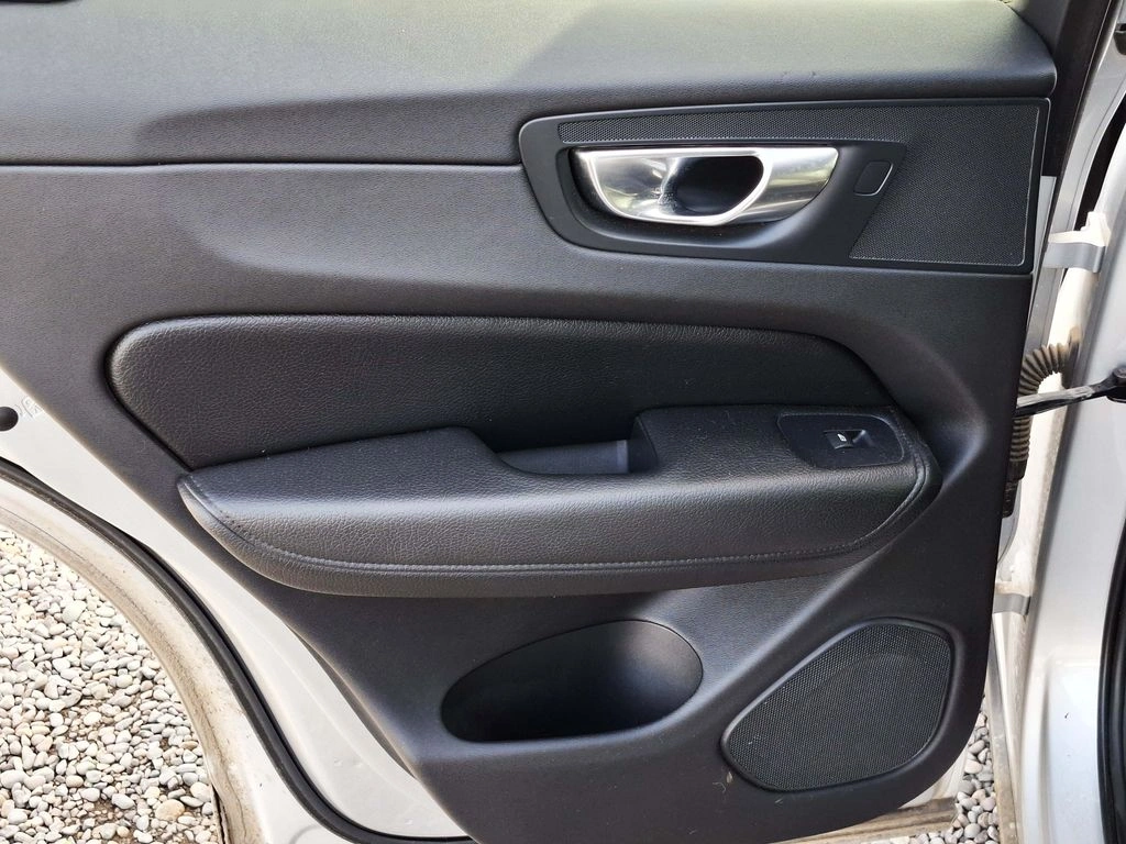Volvo Xc60 2.0 T5 Momentum 4x4 At 5p año 2021
