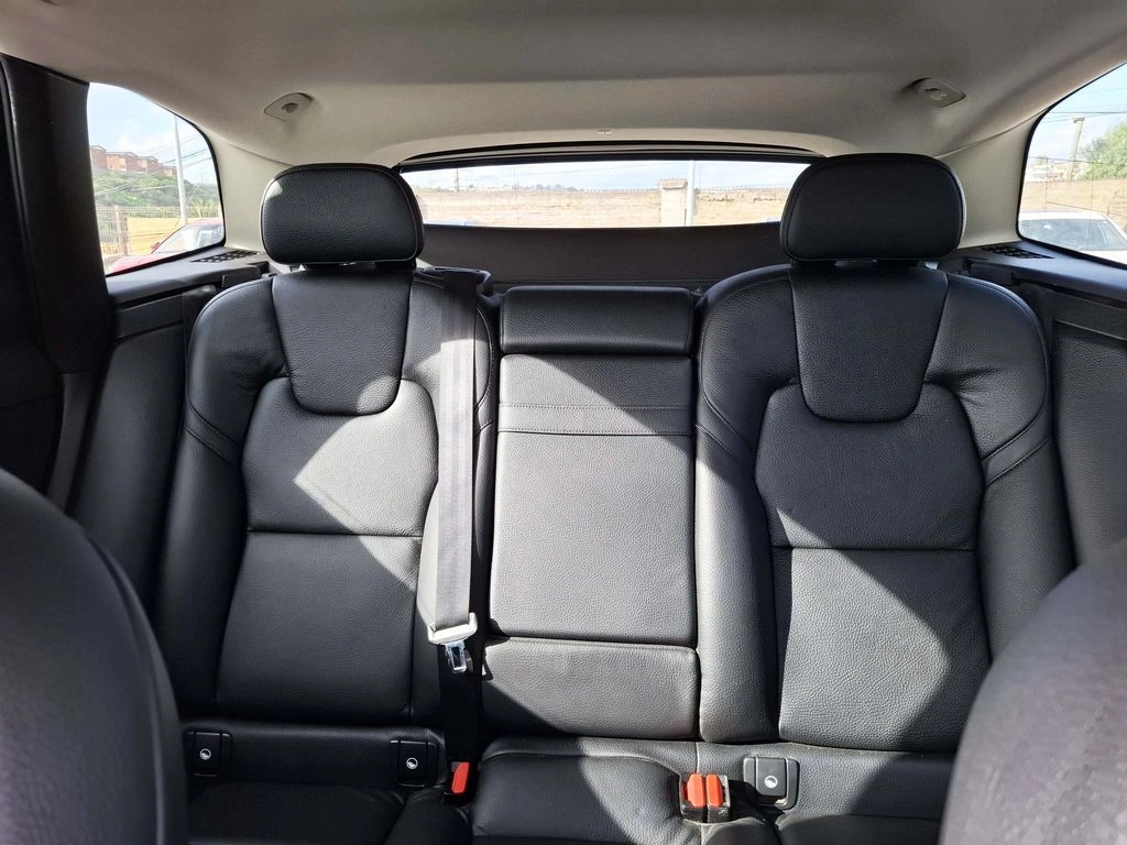 Volvo Xc60 2.0 T5 Momentum 4x4 At 5p año 2021