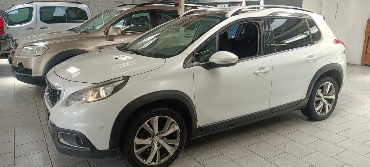 PEUGEOT 2008 1.2 Allure Pack Puretech 110hp At año 2017