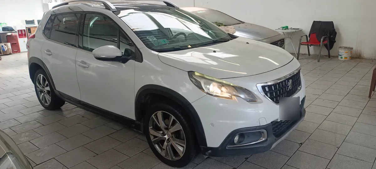 PEUGEOT 2008 1.2 Allure Pack Puretech 110hp At año 2017