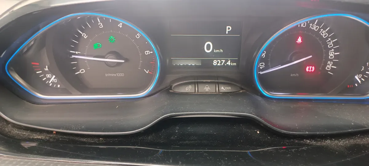 PEUGEOT 2008 1.2 Allure Pack Puretech 110hp At año 2017