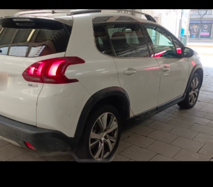 PEUGEOT 2008 1.2 Allure Pack Puretech 110hp At año 2017