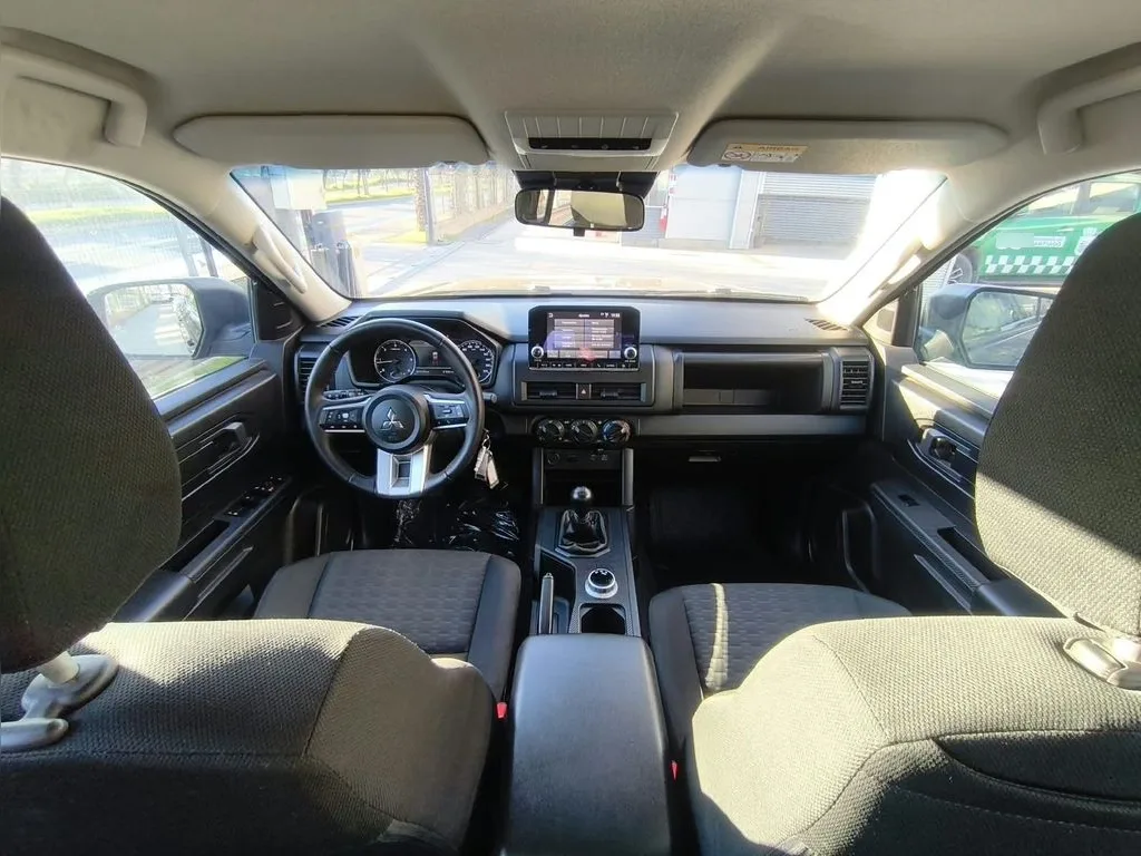 Mitsubishi L200 Katana Xrt 2.5 Mt 4x4 año 2024