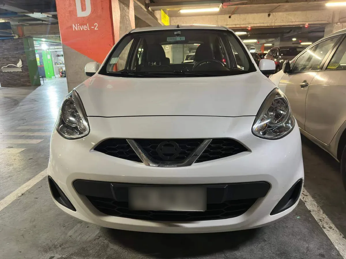 Nissan March 1.6 Sport Sense 4x2 Mt 5p año 2021