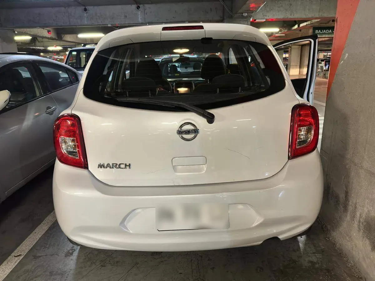 Nissan March 1.6 Sport Sense 4x2 Mt 5p año 2021