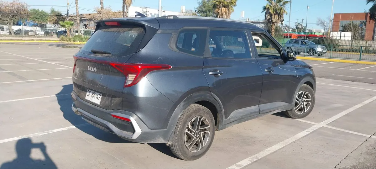 Kia Carens 1.4l Ex Turbo-Gdi Full 4x2 7dct At 5p año 2022