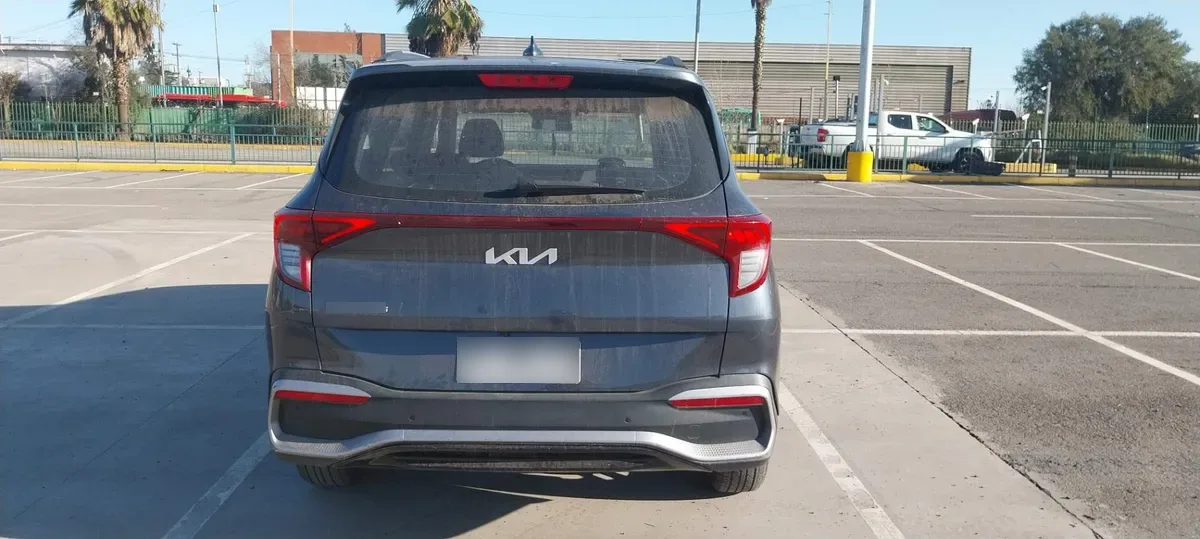 Kia Carens 1.4l Ex Turbo-Gdi Full 4x2 7dct At 5p año 2022