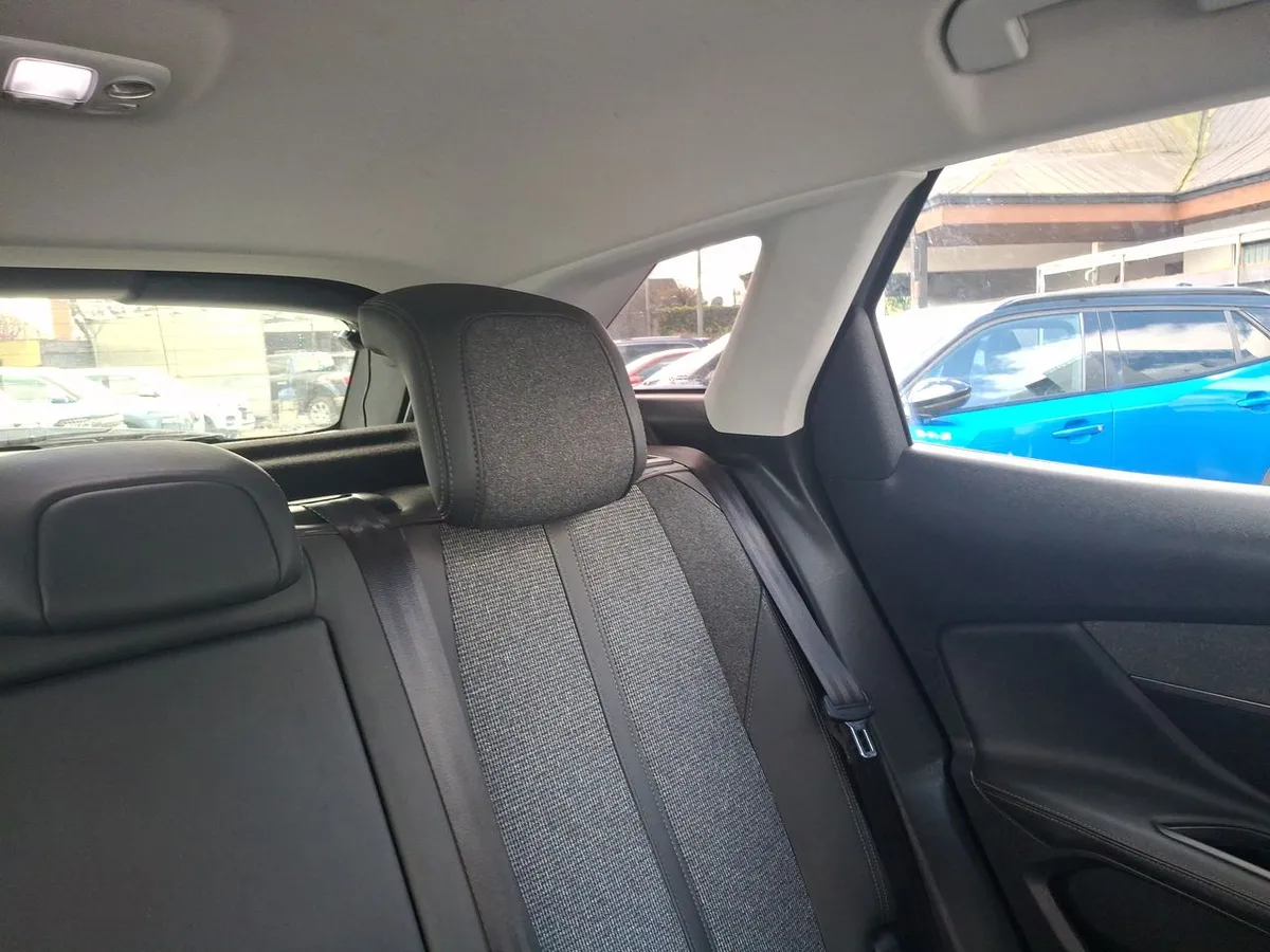 Peugeot 3008 1.5 Allure Bluehdi Diesel 4x2 130 Eat6 5p año 2021