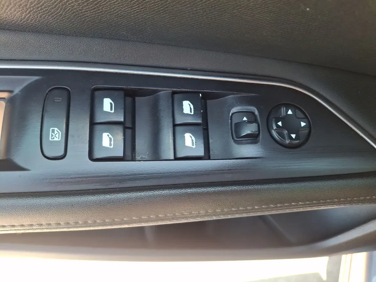Peugeot 3008 1.6 Allure Pack Thp 4x2 165 Eat6 5p año 2021