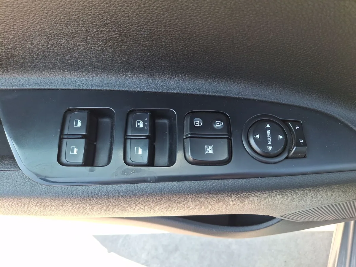 Kia Rio 5 1.4 Ex 4x2 Ac 6mt 5p año 2019