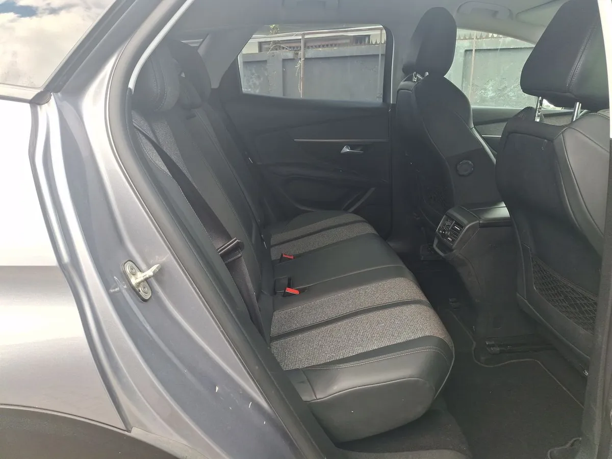 Peugeot 3008 1.5 Allure Bluehdi Diesel 4x2 130 Eat6 5p año 2021