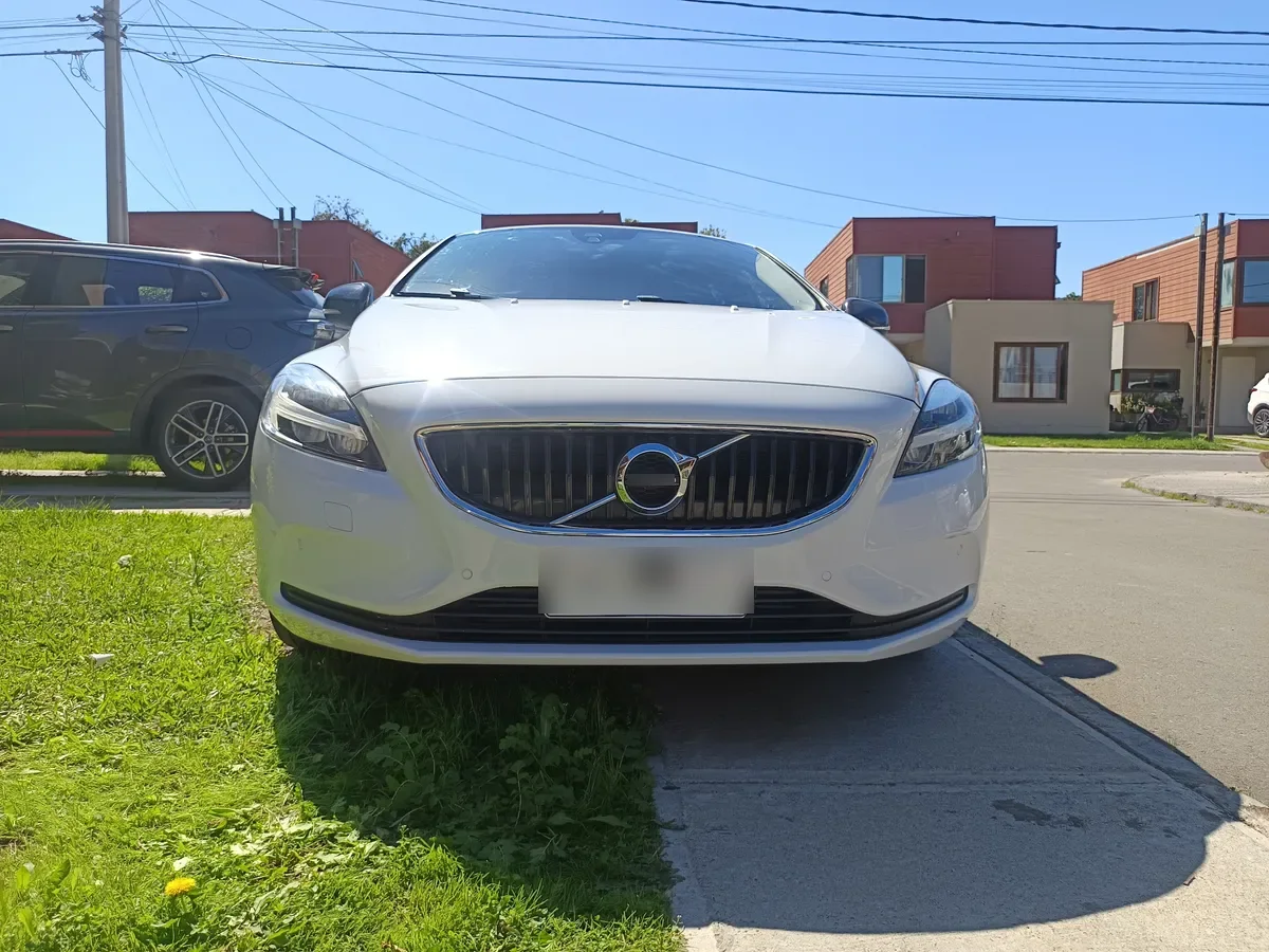 VOLVO V40 2.0 T4 At año 2020