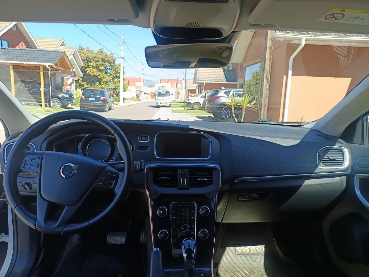 VOLVO V40 2.0 T4 At año 2020
