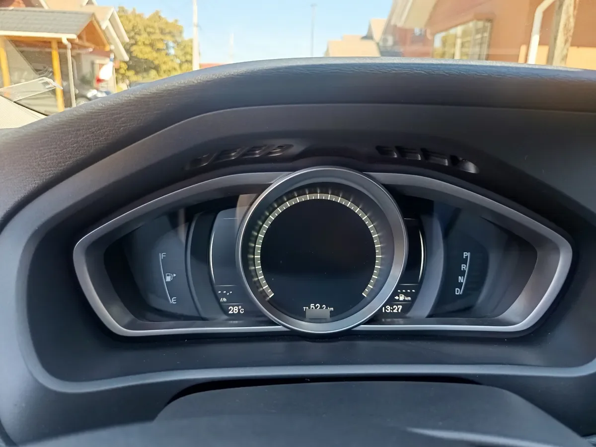 VOLVO V40 2.0 T4 At año 2020