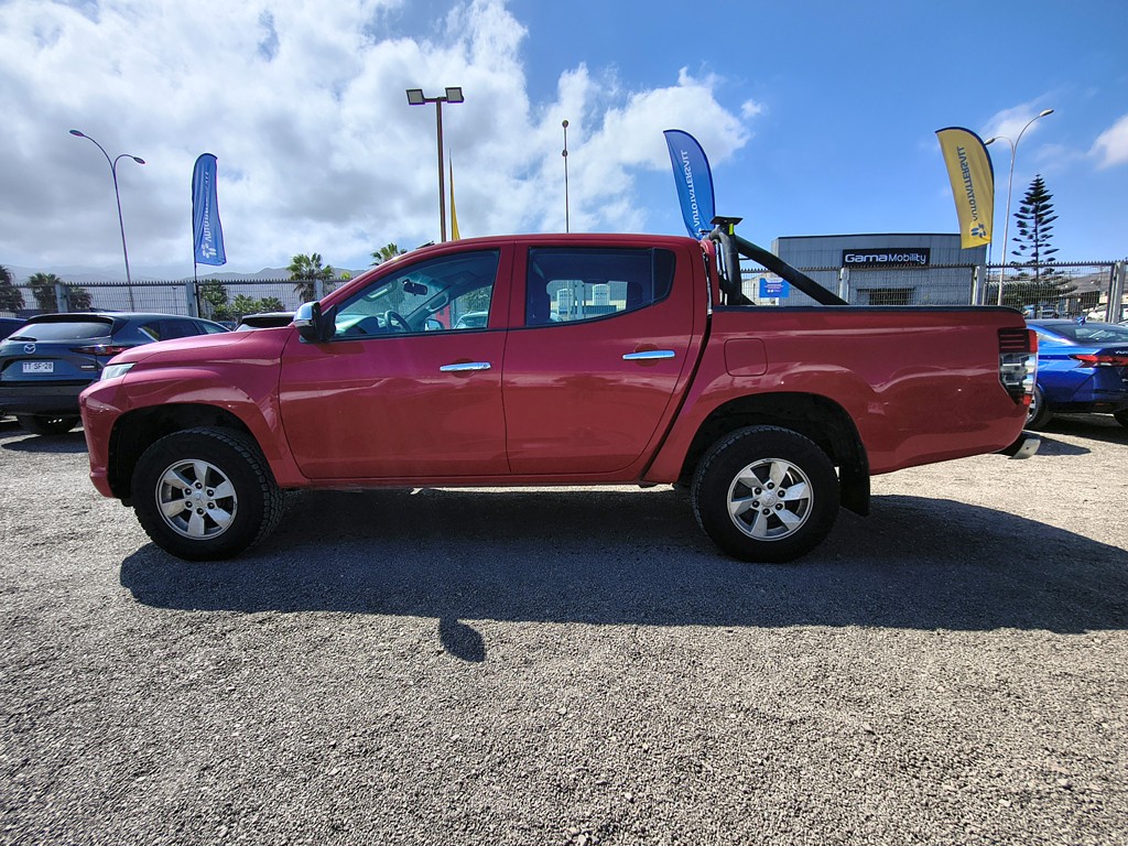 Mitsubishi L200 Katana 2.4 Diesel 4x2 T/m año 2022