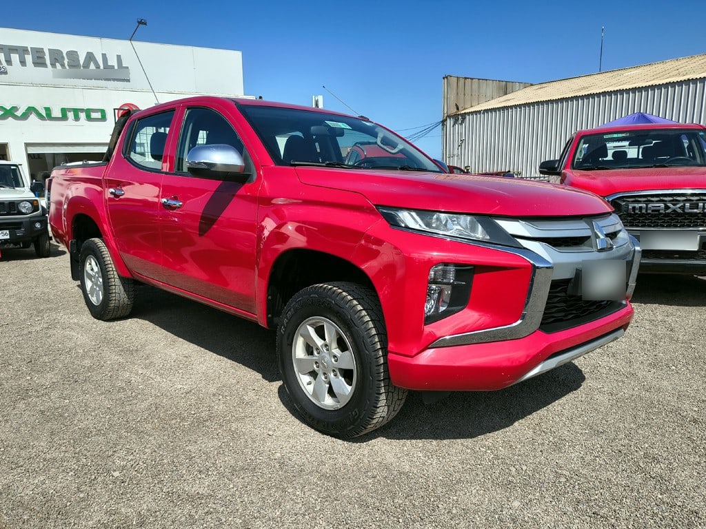 Mitsubishi L200 Katana 2.4 Diesel 4x4 T/m año 2022