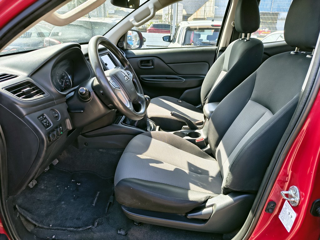 Mitsubishi L200 Katana 2.4 Diesel 4x4 T/m año 2022