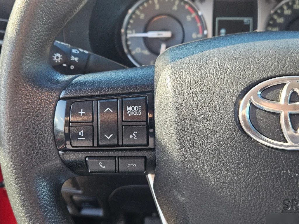 Toyota Hilux Dc 4x4 2.4 D Dx Mt año 2023