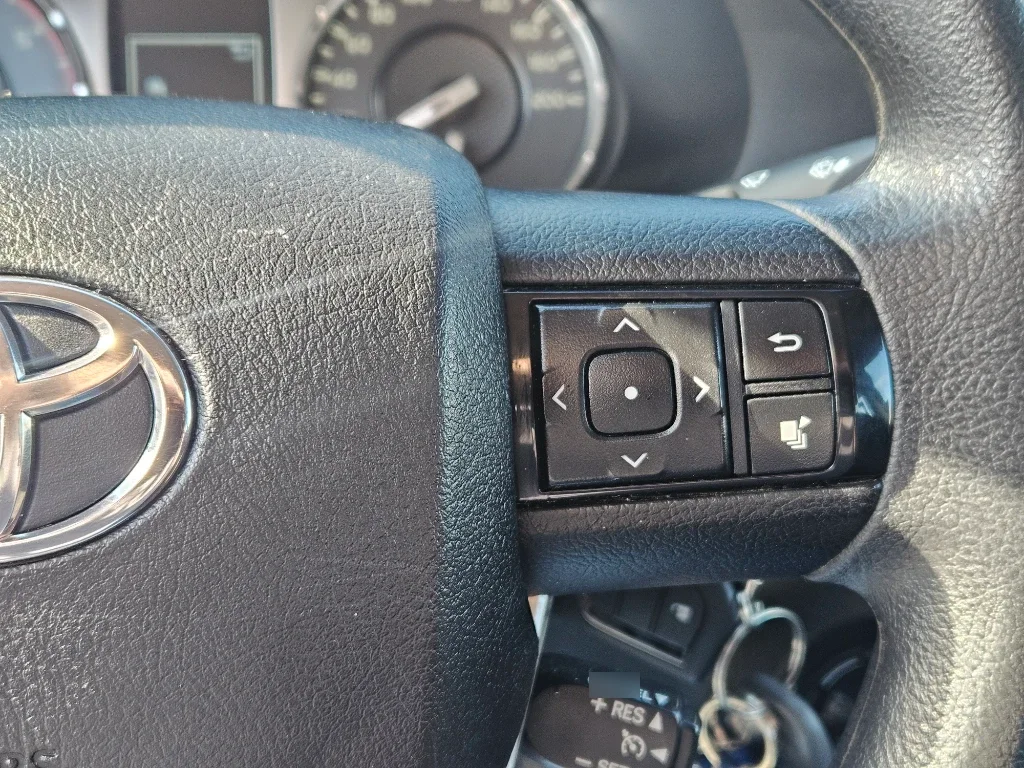 Toyota Hilux Dc 4x4 2.4 D Dx Mt año 2023