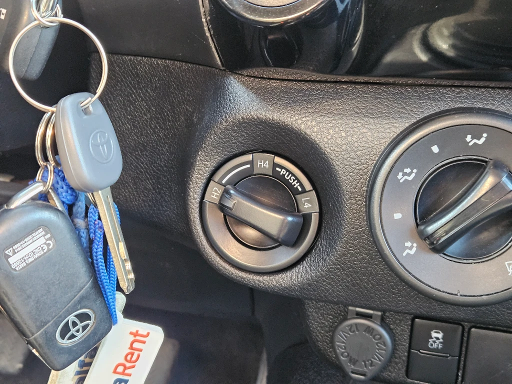 Toyota Hilux Dc 4x4 2.4 D Dx Mt año 2023