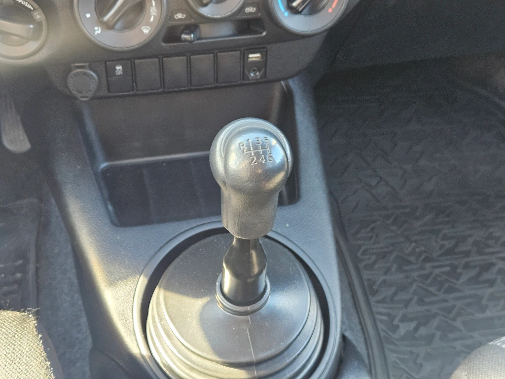 Toyota Hilux Dc 4x4 2.4 D Dx Mt año 2023