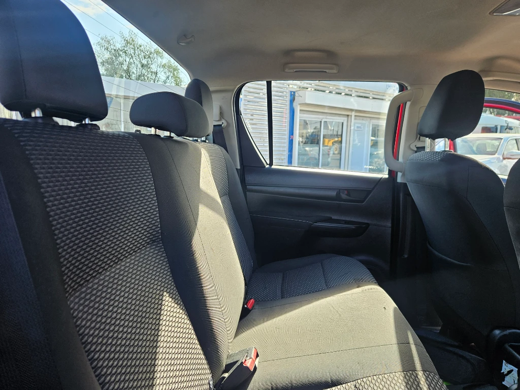 Toyota Hilux Dc 4x4 2.4 D Dx Mt año 2023