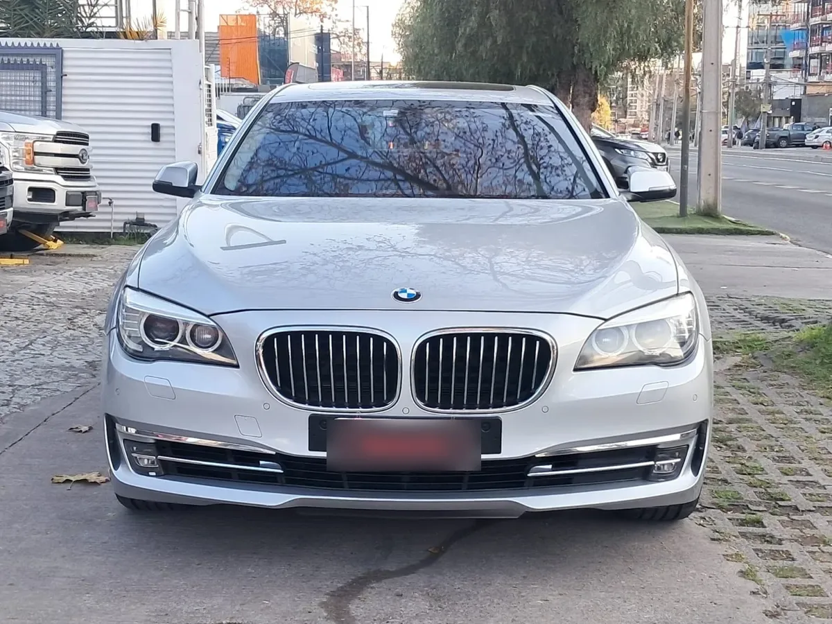 BMW 750 4.4 Li At año 2014