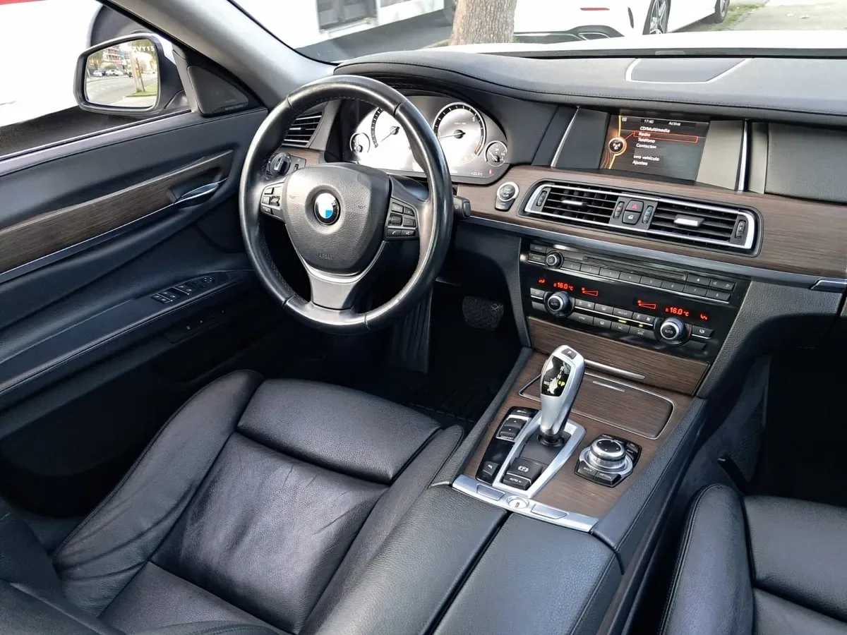 BMW 750 4.4 Li At año 2014