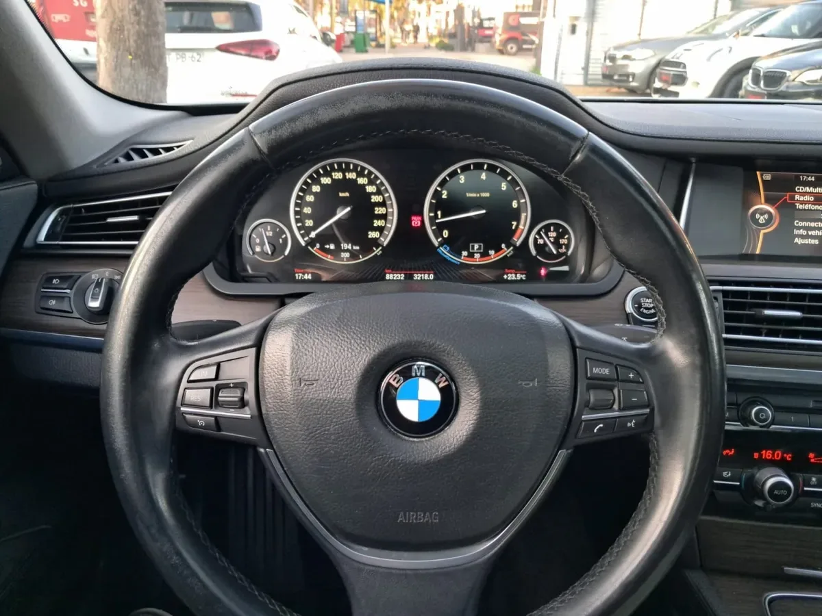 BMW 750 4.4 Li At año 2014