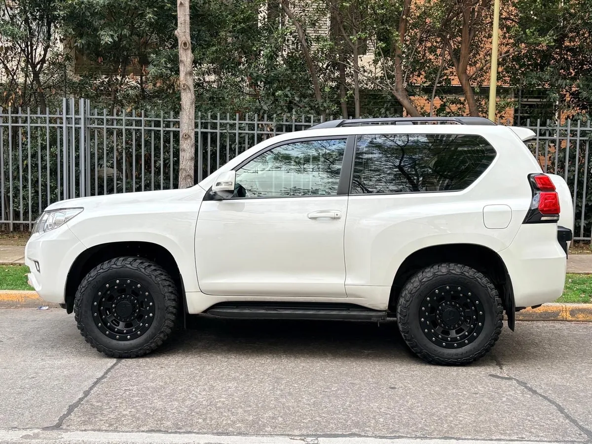 TOYOTA LAND CRUISER 4.0 Vx At 4x4 año 2022