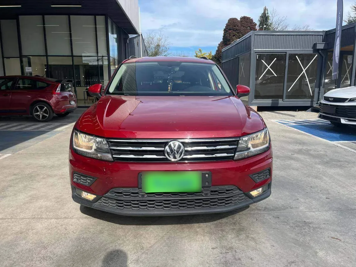 Volkswagen Tiguan 1.4 Tsi Comfortline 4x2 7pas At 5p año 2019