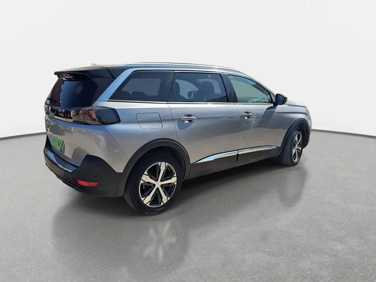 Peugeot 5008 1.5 Allure Pack Bluehdi 130 4x2 Eat8 5p año 2025