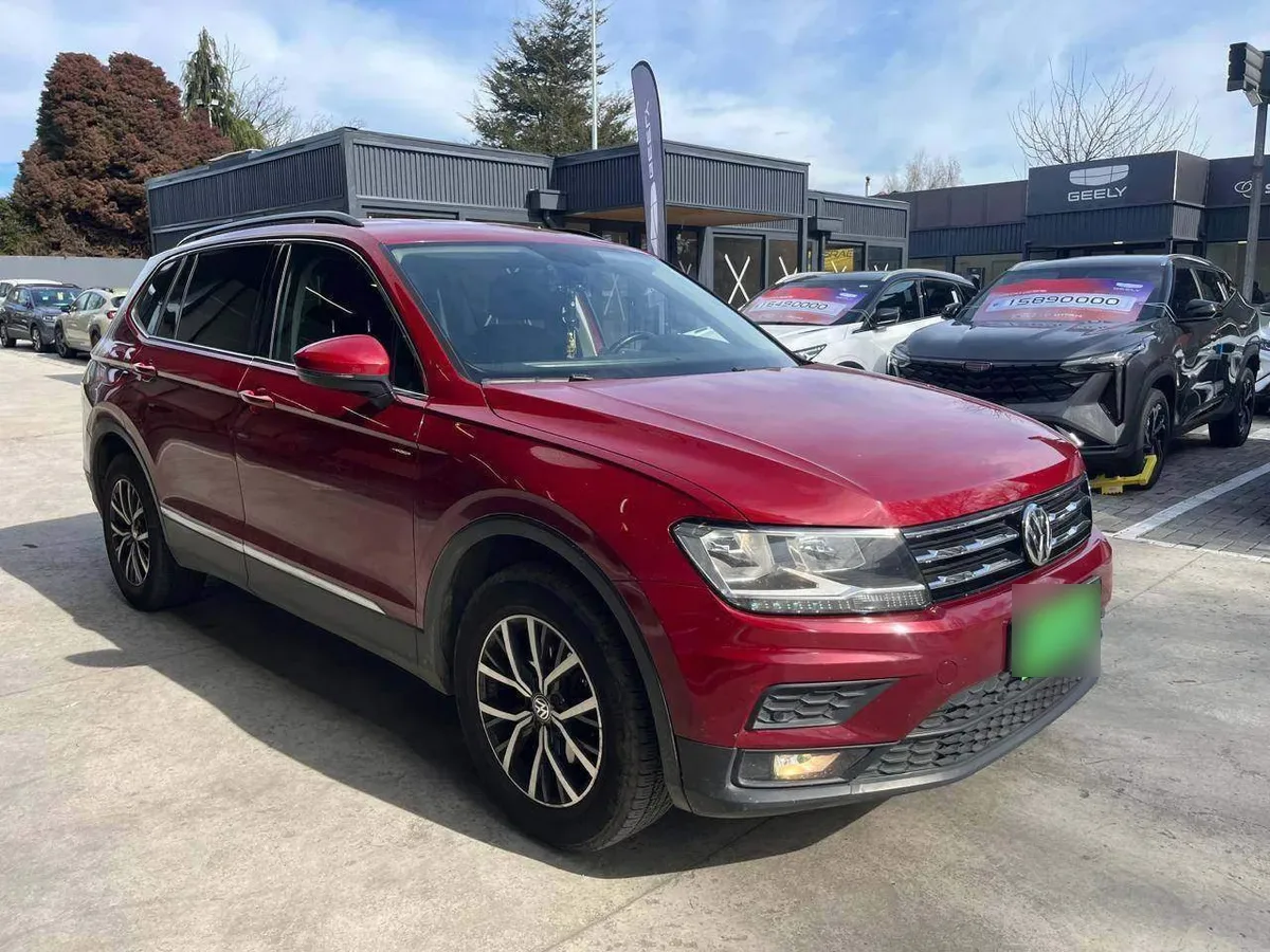 Volkswagen Tiguan 1.4 Tsi Comfortline 4x2 7pas At 5p año 2019
