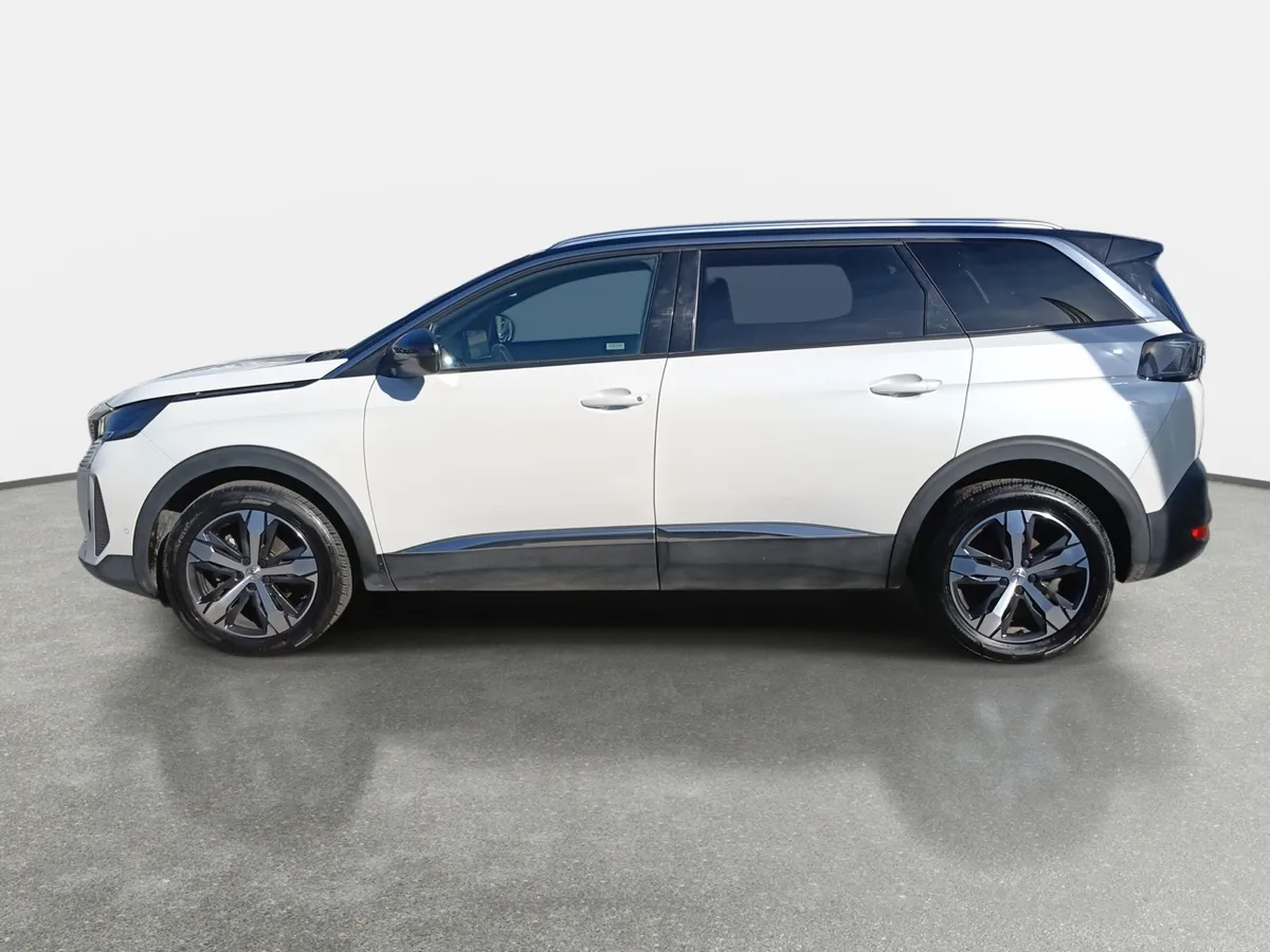 Peugeot 5008 1.5 Allure Pack Bluehdi 130 4x2 Eat8 5p año 2024