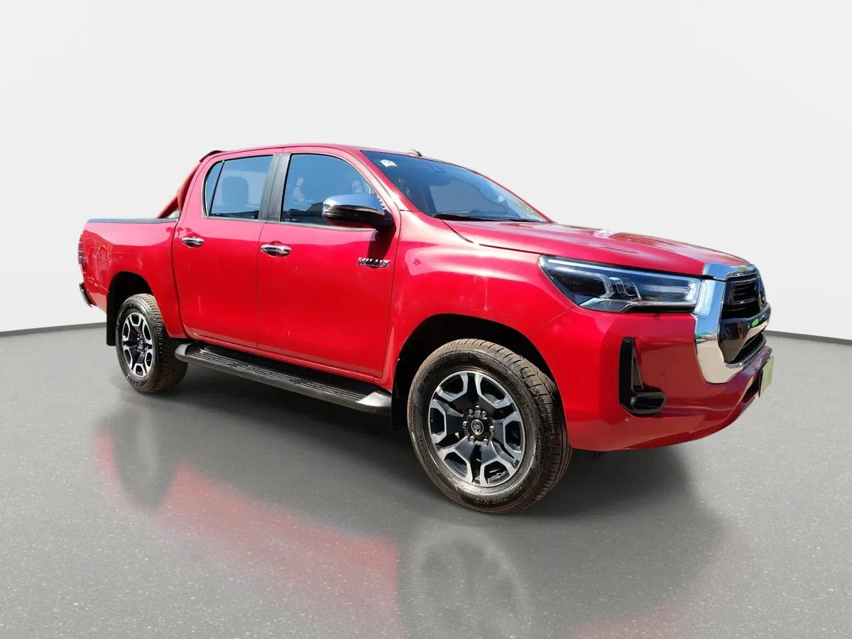 Toyota Hilux 2.8 Srv Diesel 4x4 Dob. Cab. At 4p año 2024