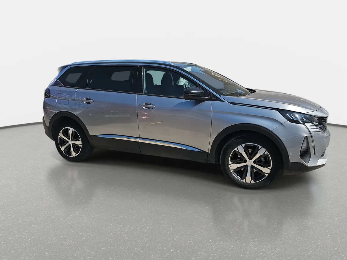 Peugeot 5008 1.5 Allure Pack Bluehdi 130 4x2 Eat8 5p año 2025