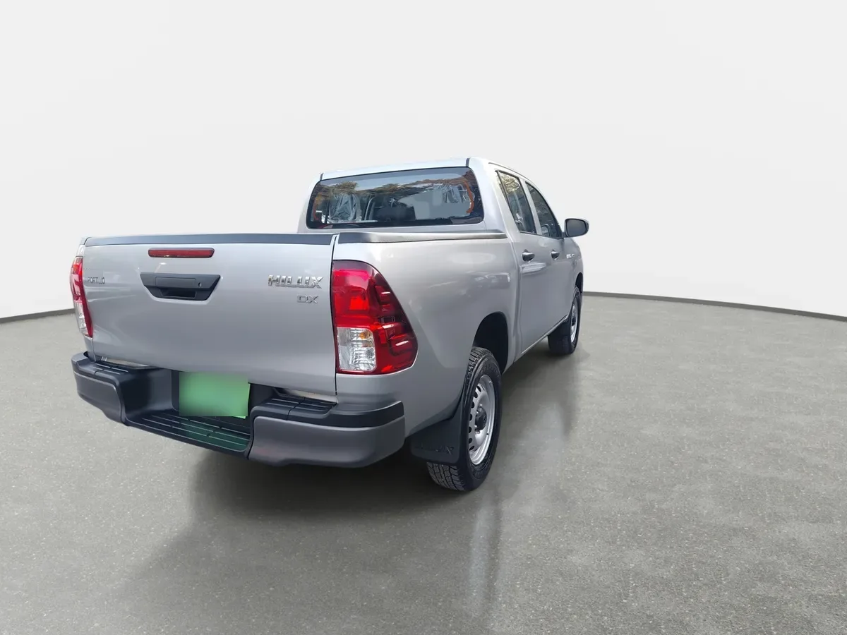 Toyota Hilux 2.4 Dx Diesel 4x2 Dob. Cab. Mt 4p año 2025