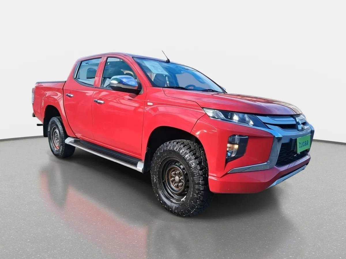 Mitsubishi L200 2.2 Katana Crt Diesel Dob. Cab. 4x4 Mt 4p año 2024