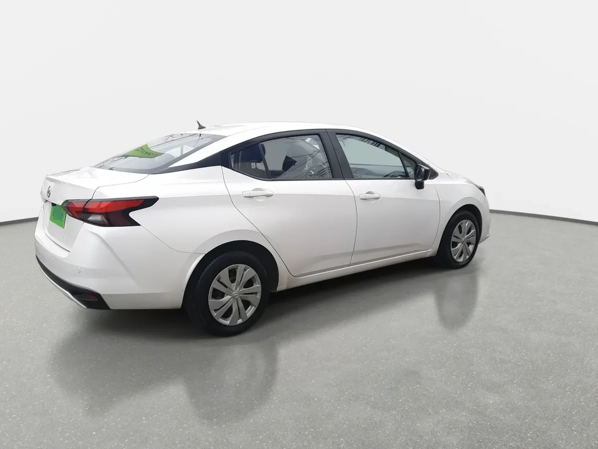 Nissan Versa 1.6 Sense 4x2 Mt 4p año 2023