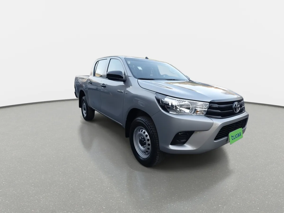 Toyota Hilux 2.4 Dx Diesel 4x2 Dob. Cab. Mt 4p año 2025