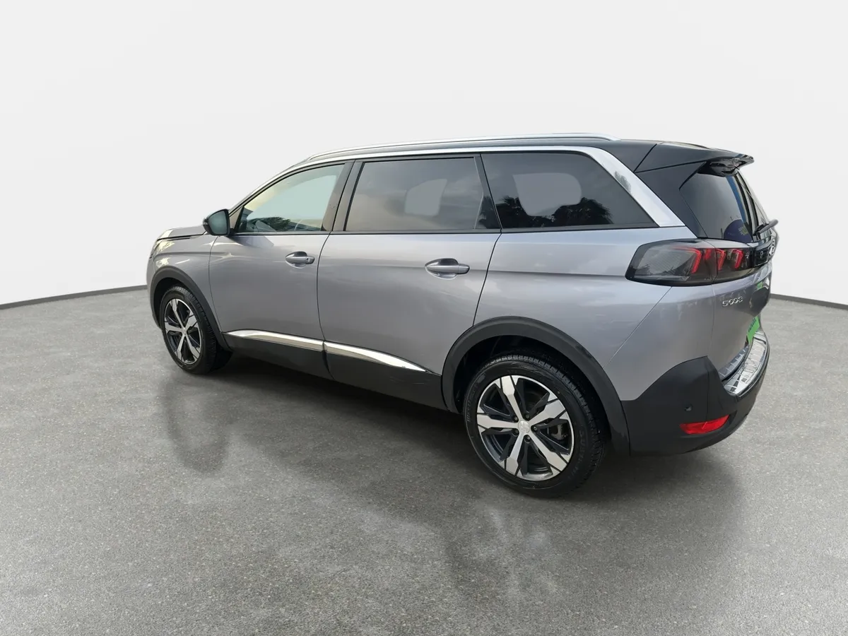 Peugeot 5008 1.5 Allure Pack Bluehdi 130 4x2 Eat8 5p año 2024