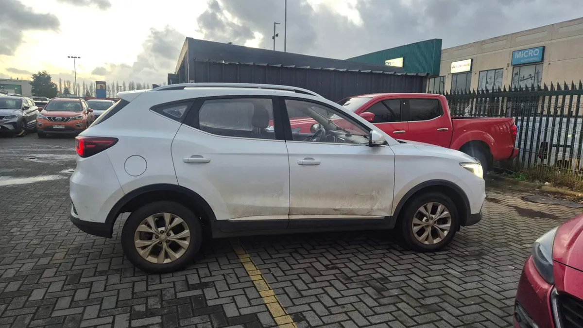 MG Mg Zs 1.5 Std 4x2 Mt 5p año 2024